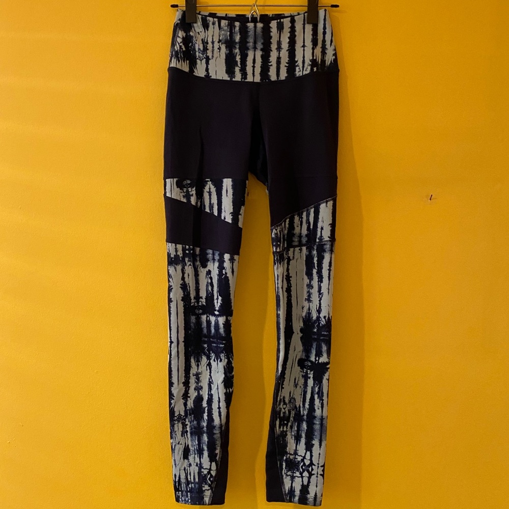 The North Face Black and Gray Tie-Dye Leggings